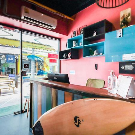 Oyo 1074 Fin Hostel Bãi biển Kata Ngoại thất bức ảnh