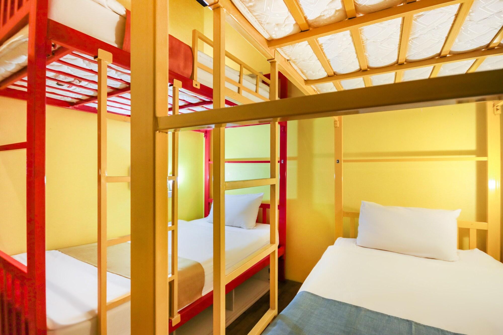 Oyo 1074 Fin Hostel Bãi biển Kata Ngoại thất bức ảnh