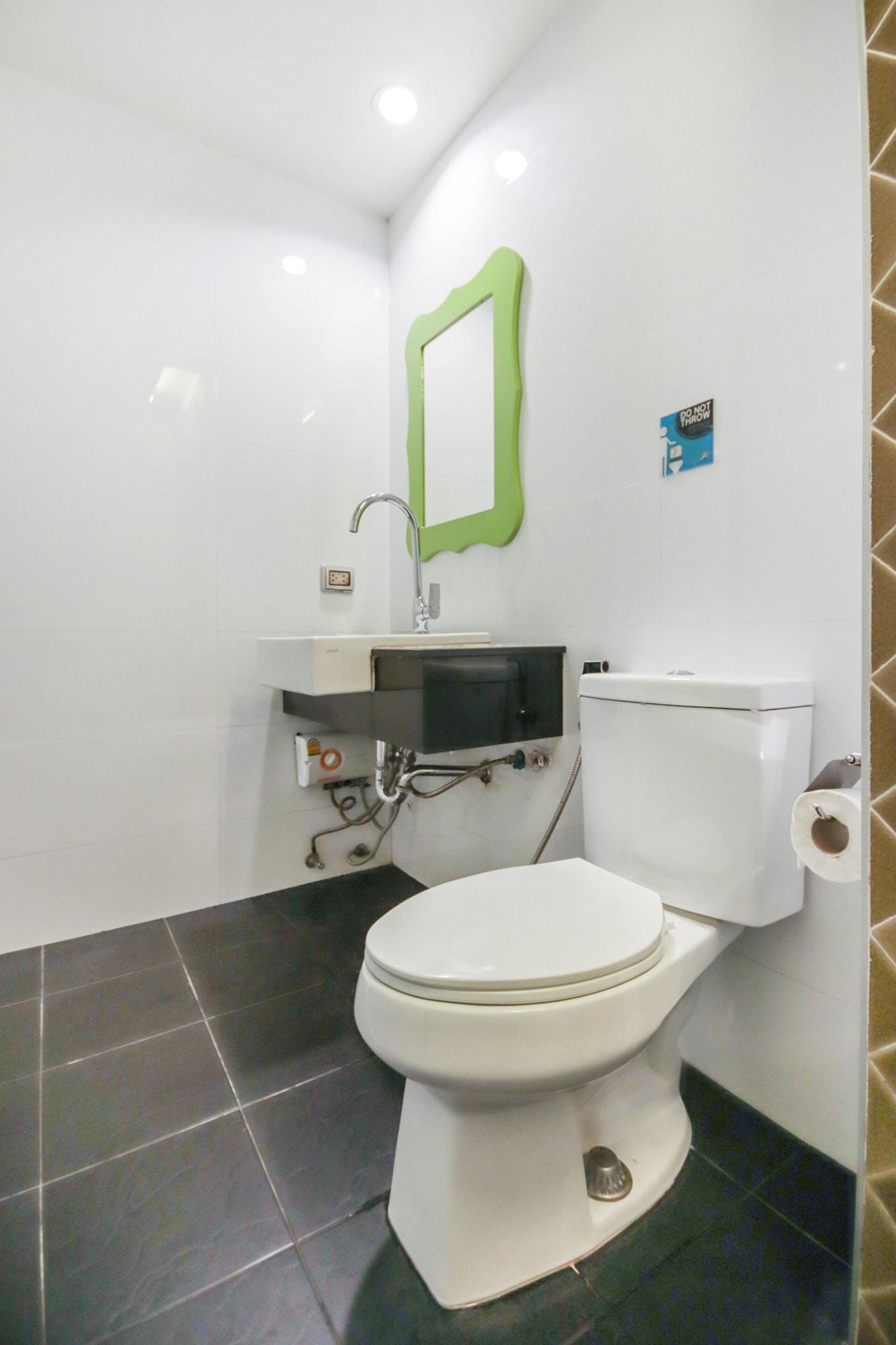 Oyo 1074 Fin Hostel Bãi biển Kata Ngoại thất bức ảnh