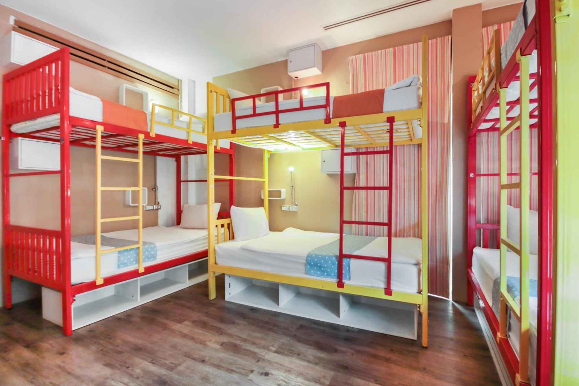 Oyo 1074 Fin Hostel Bãi biển Kata Ngoại thất bức ảnh